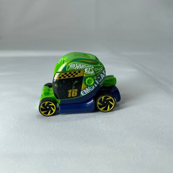 Hot Wheels Emoticar DTX20 2016 Green Car 1:64 Diecast Used Special Features - Picture 1 of 7